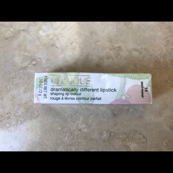 SOLD Clinique Dramatically Different Lipstick - Picture 5 of 5